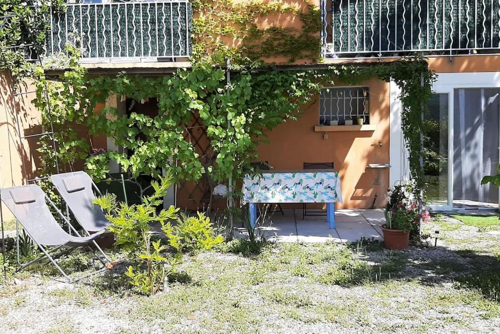 T.Belle Vue Panoramique Au Coeur Du Luberon 40M2 + Pergola . Jardin. P Apartment Apt Bagian luar foto