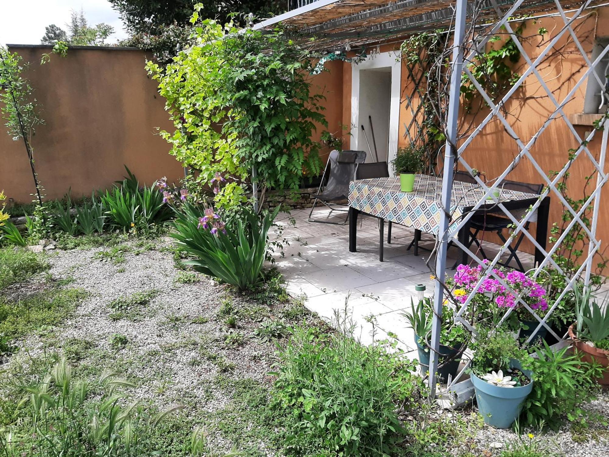 T.Belle Vue Panoramique Au Coeur Du Luberon 40M2 + Pergola . Jardin. P Apartment Apt Bagian luar foto