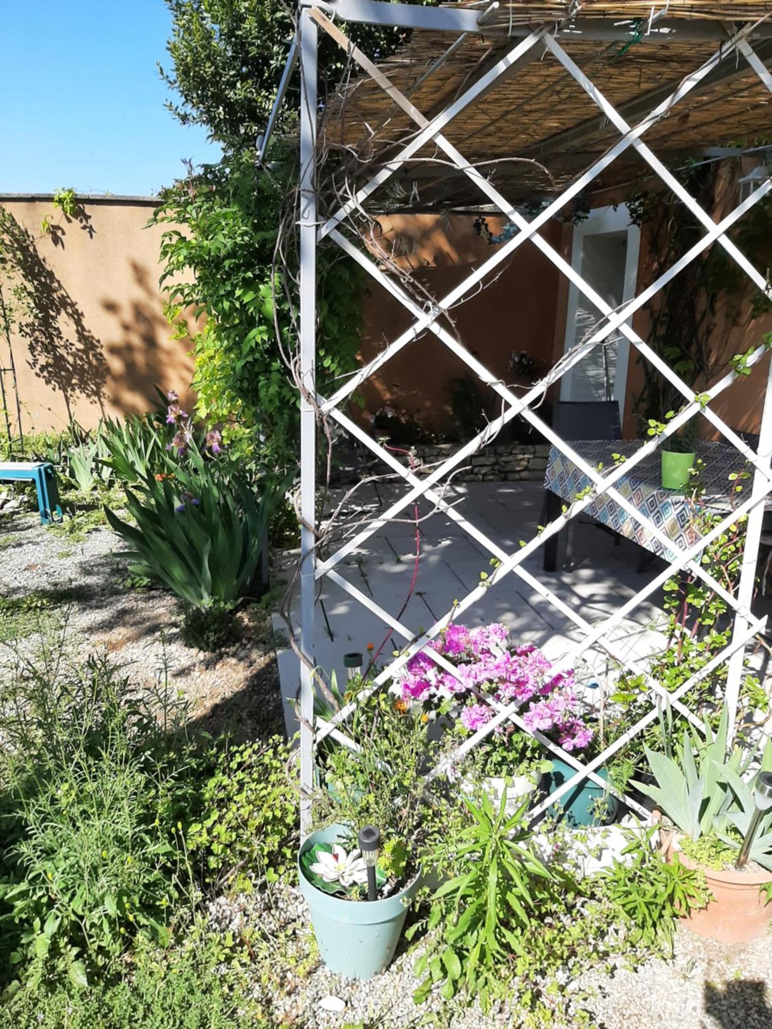 T.Belle Vue Panoramique Au Coeur Du Luberon 40M2 + Pergola . Jardin. P Apartment Apt Bagian luar foto